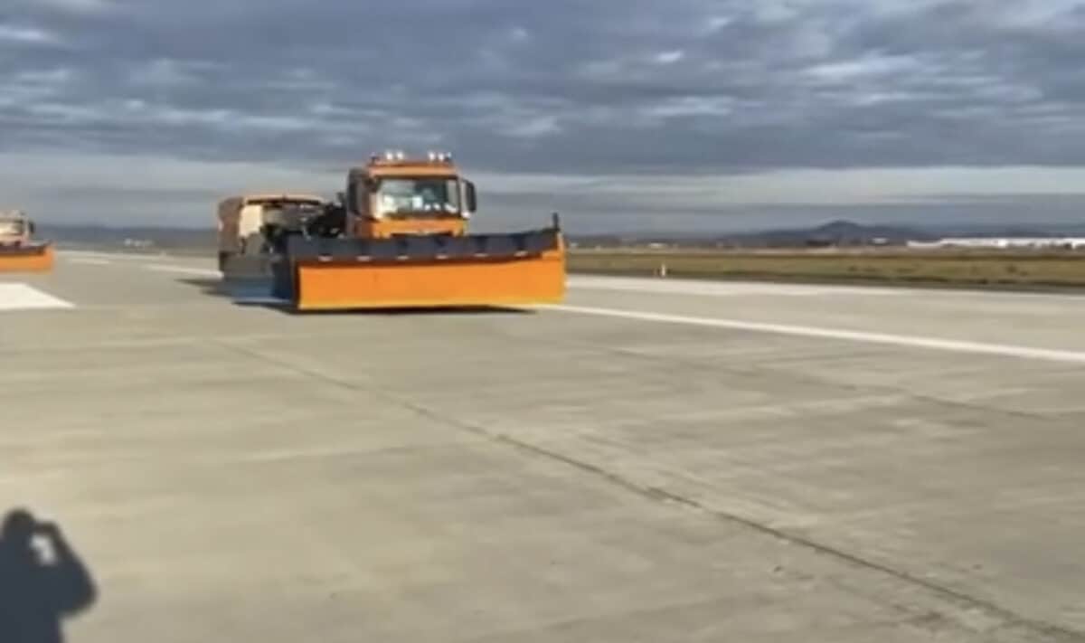 video ultimele pregătiri la aeroportul din brașov – urmează să fie calibrată radionavigația
