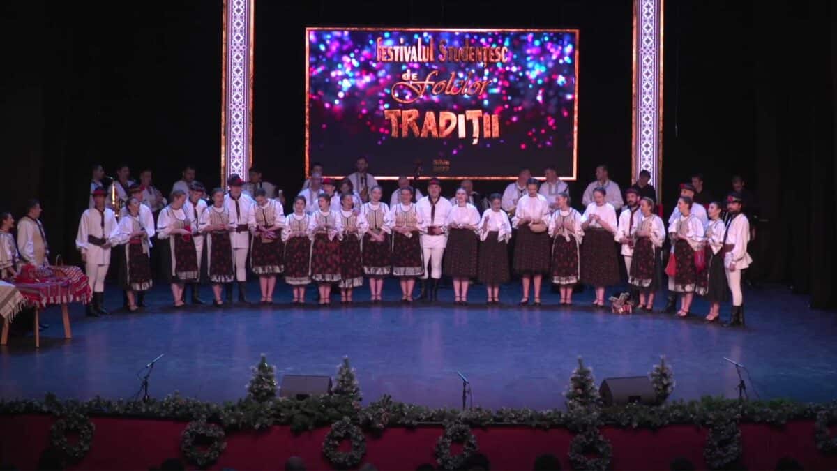 primul spectacol din sibiu dedicat tradițiilor un real succes - peste 500 de oameni au participat