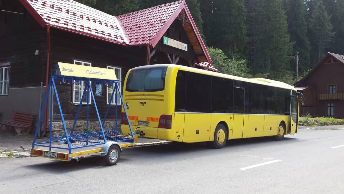 Absurd - Rășinărenii nevoiți să meargă la Sibiu ca să ia autobuzul de Păltiniș - Tursib susține că are voie să facă transport doar în oraș, dar are stații și în Șelimbăr