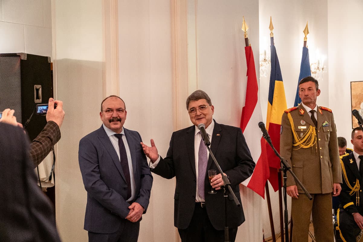 foto ansamblul de dansuri populare ale academiei forţelor terestre „nicolae bălcescu” din sibiu a susținut două spectacole la ambasada româniei din viena