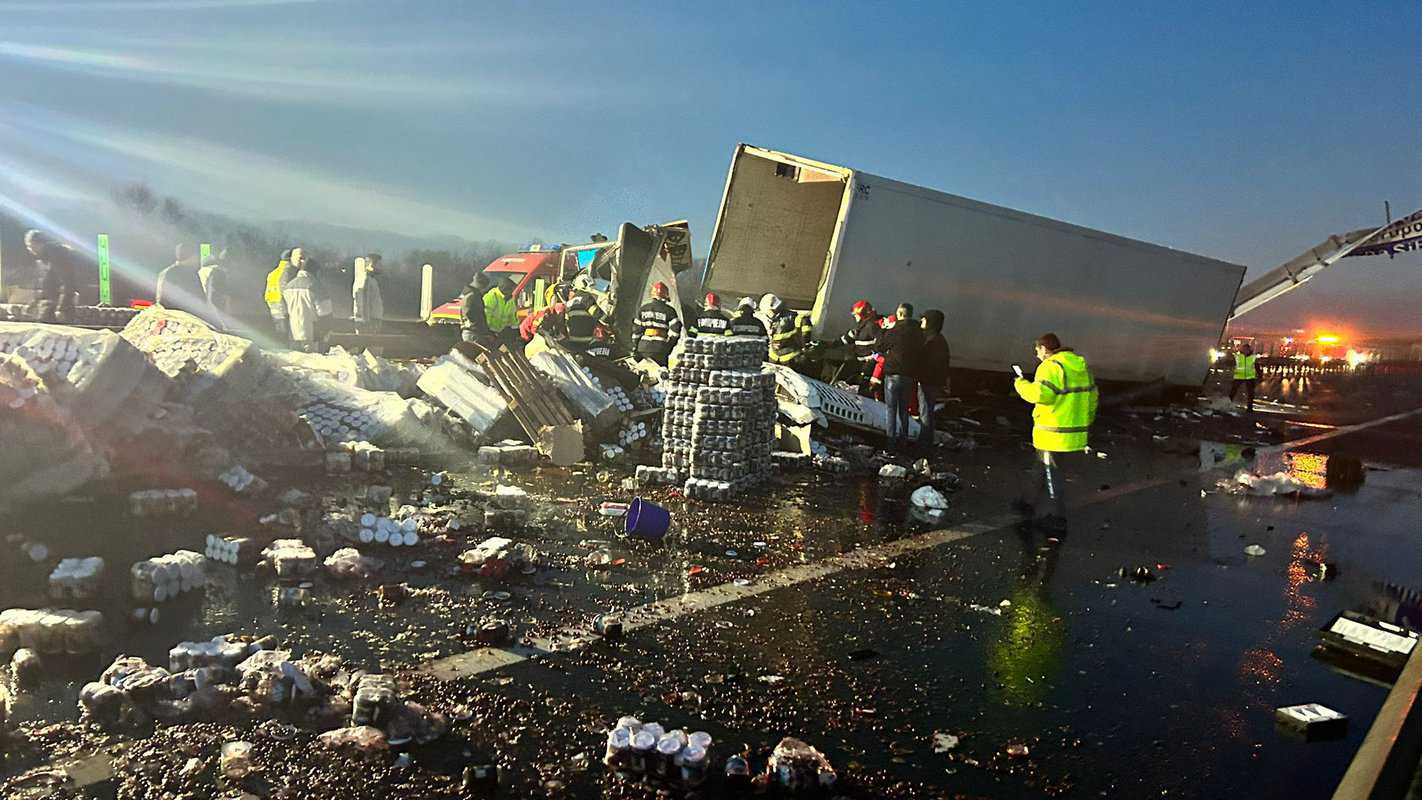 VIDEO: Accident grav pe autostradă la Sibiu - Șofer de camion decedat