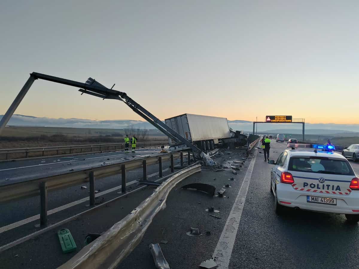 VIDEO: Accident grav pe autostradă la Sibiu - Șofer de camion decedat