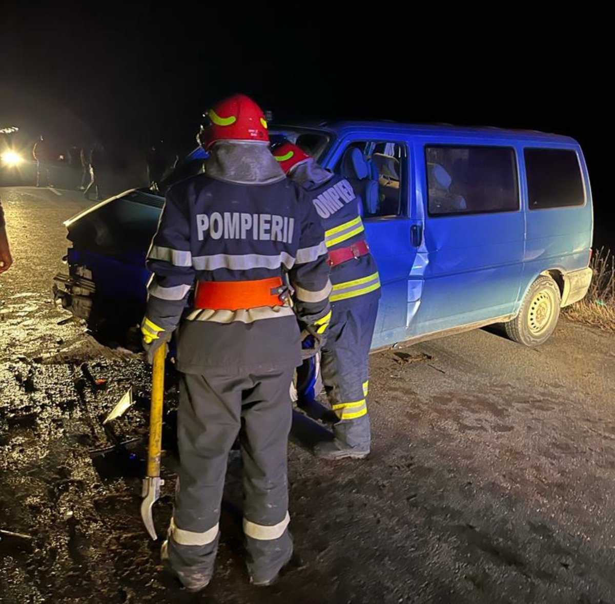 Microbuz implicat într-un accident între Cornățel și Hosman - Soț și soție, duși la spital