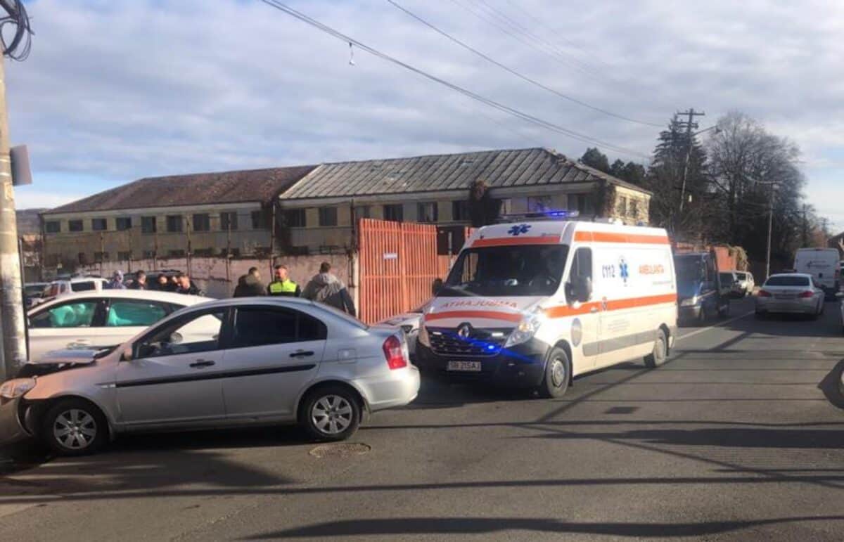 accident într-o intersecție din sibiu - o femeie a fost transportată la spital