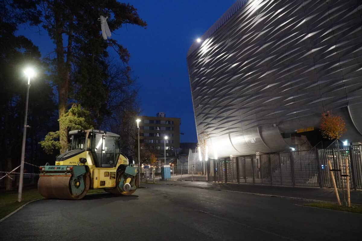 foto video pregătiri intense pentru inaugurarea stadionului municipal sibiu – a fost asfaltată aleea eminescu