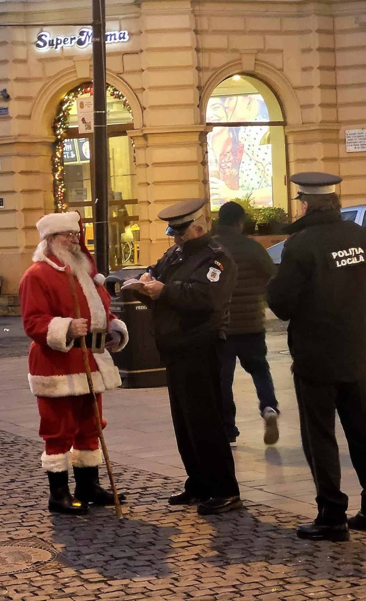 moș crăciun, oprit de poliția locală în sibiu - „unde ai parcat sania, moșule?”