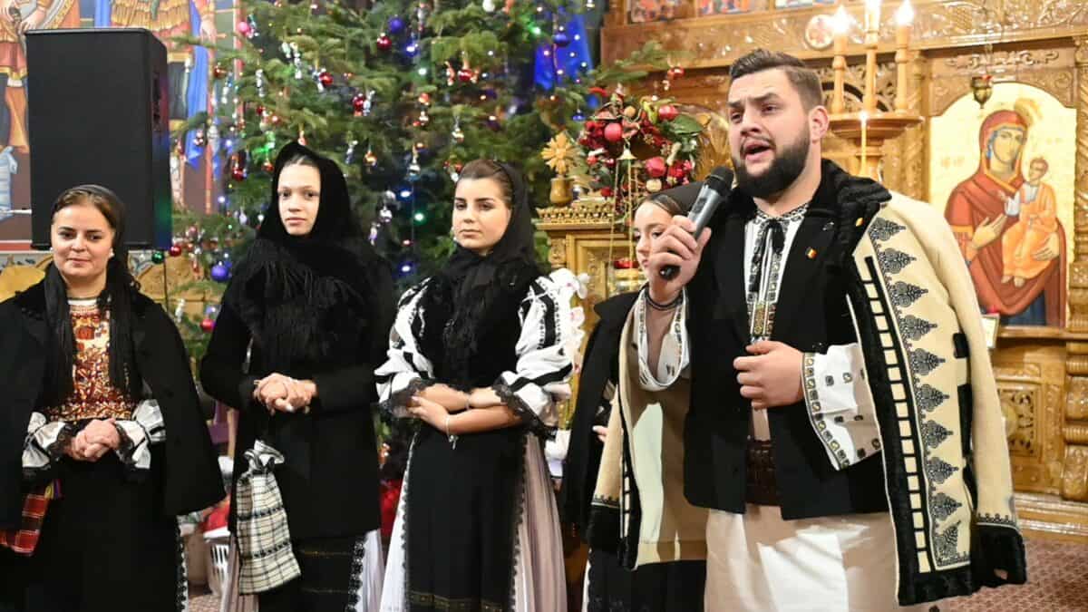 concert de colinde în ziua de crăciun cu copiii de la școala gimnazială 25 la biserica de pe calea poplăcii