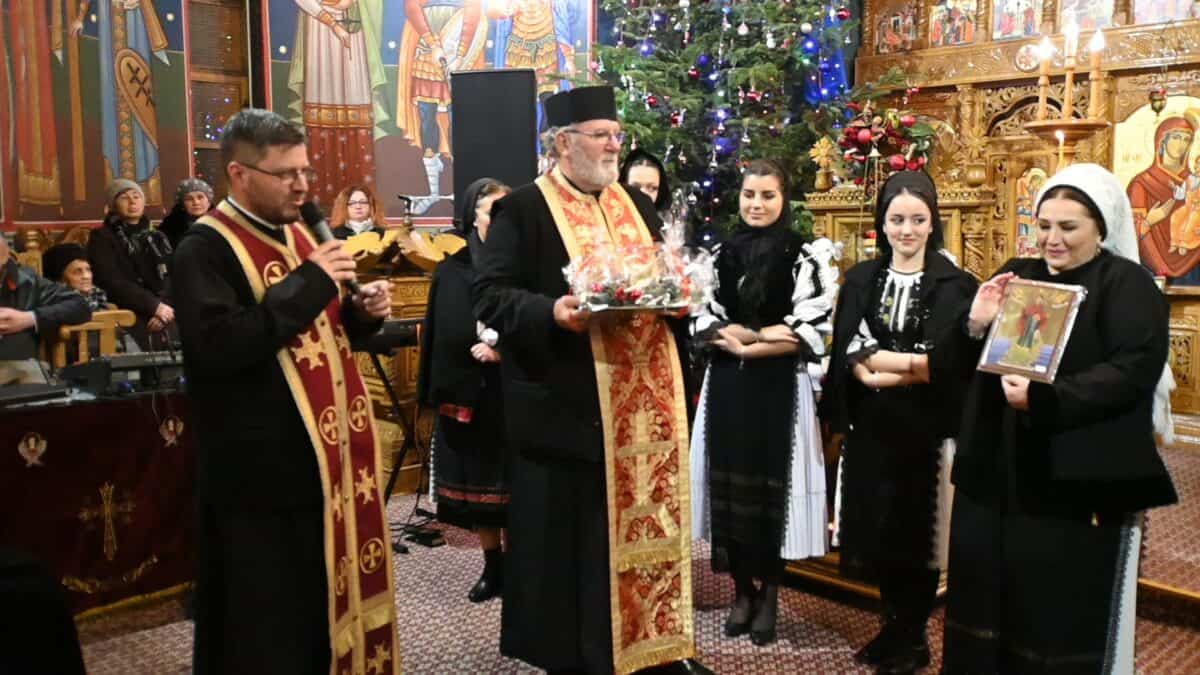 concert de colinde în ziua de crăciun cu copiii de la școala gimnazială 25 la biserica de pe calea poplăcii