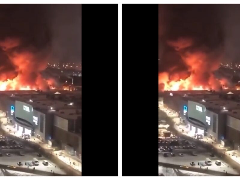 video explozii în centrul moscovei - un centru comericial de 17.000 de metri pătrați a fost mistuit de flăcări