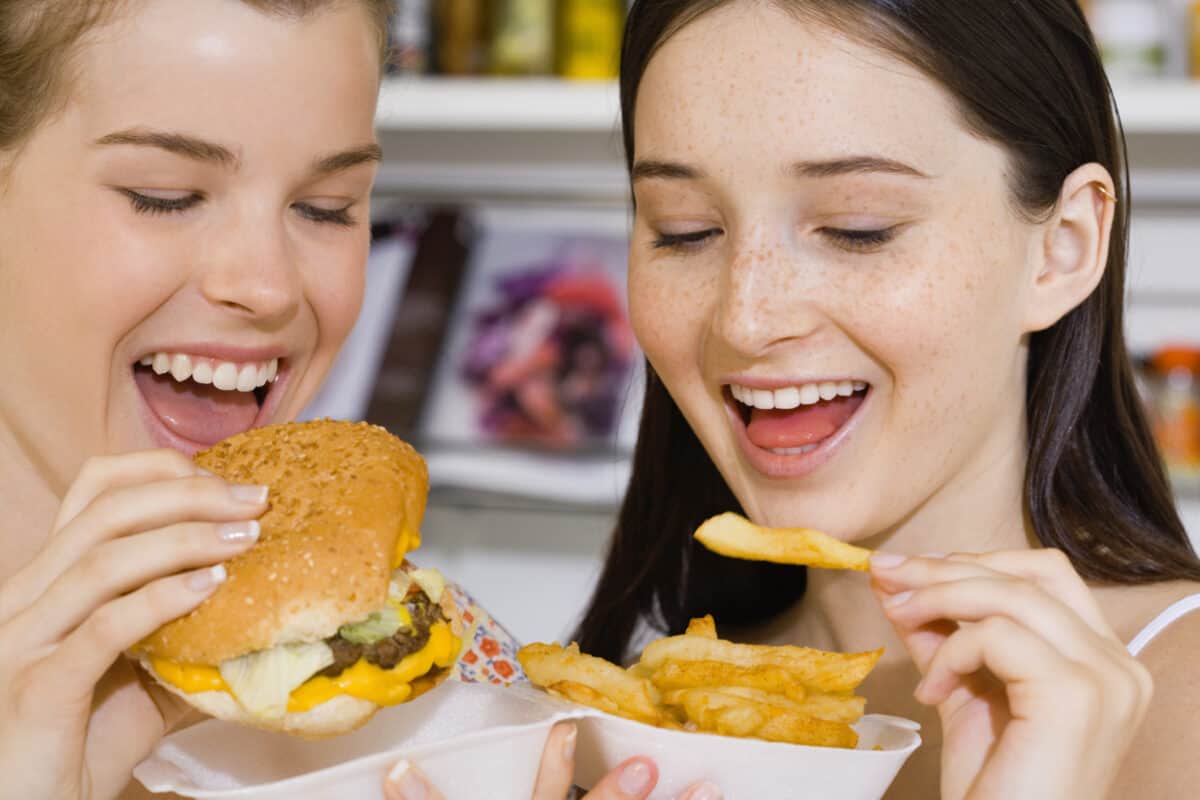 nouă din zece sibieni sunt fani fast food - nutriționist: ”nu trebuie neapărat să dăm cu piciorul la această mâncare”