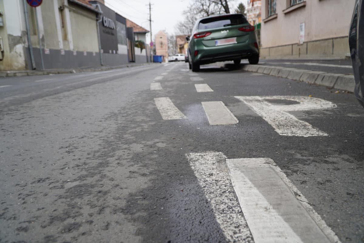 FOTO VIDEO Reabilitare de mântuială - Marcaje rutiere care trebuie corectate în Sibiu