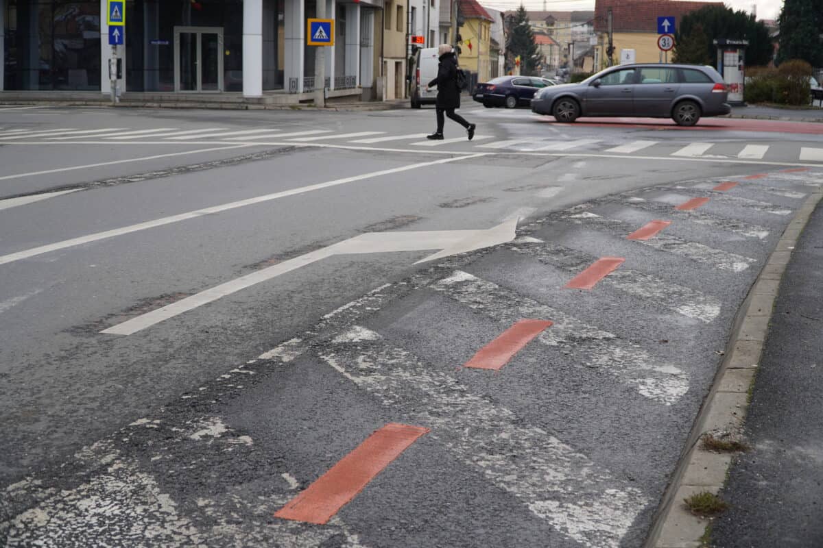 FOTO VIDEO Reabilitare de mântuială - Marcaje rutiere care trebuie corectate în Sibiu