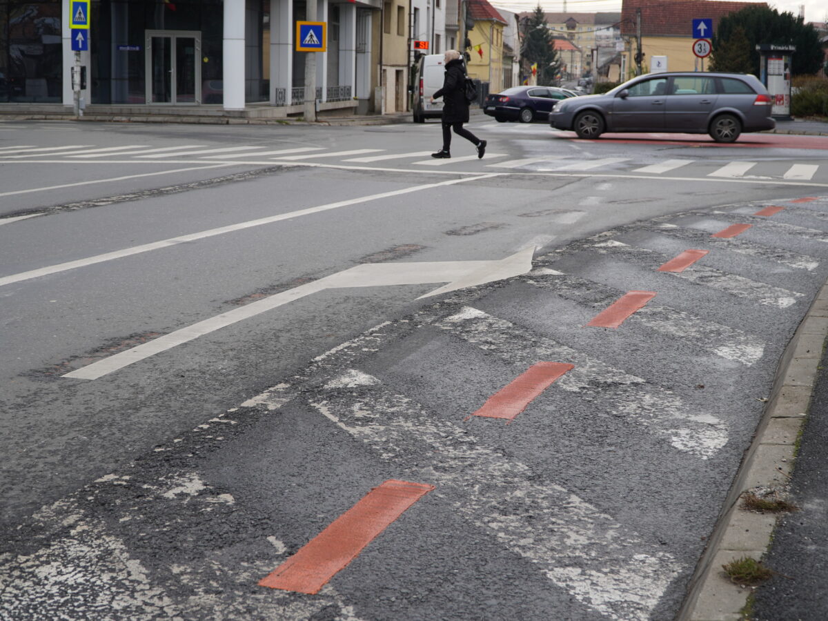 FOTO VIDEO Reabilitare de mântuială - Marcaje rutiere care trebuie corectate în Sibiu