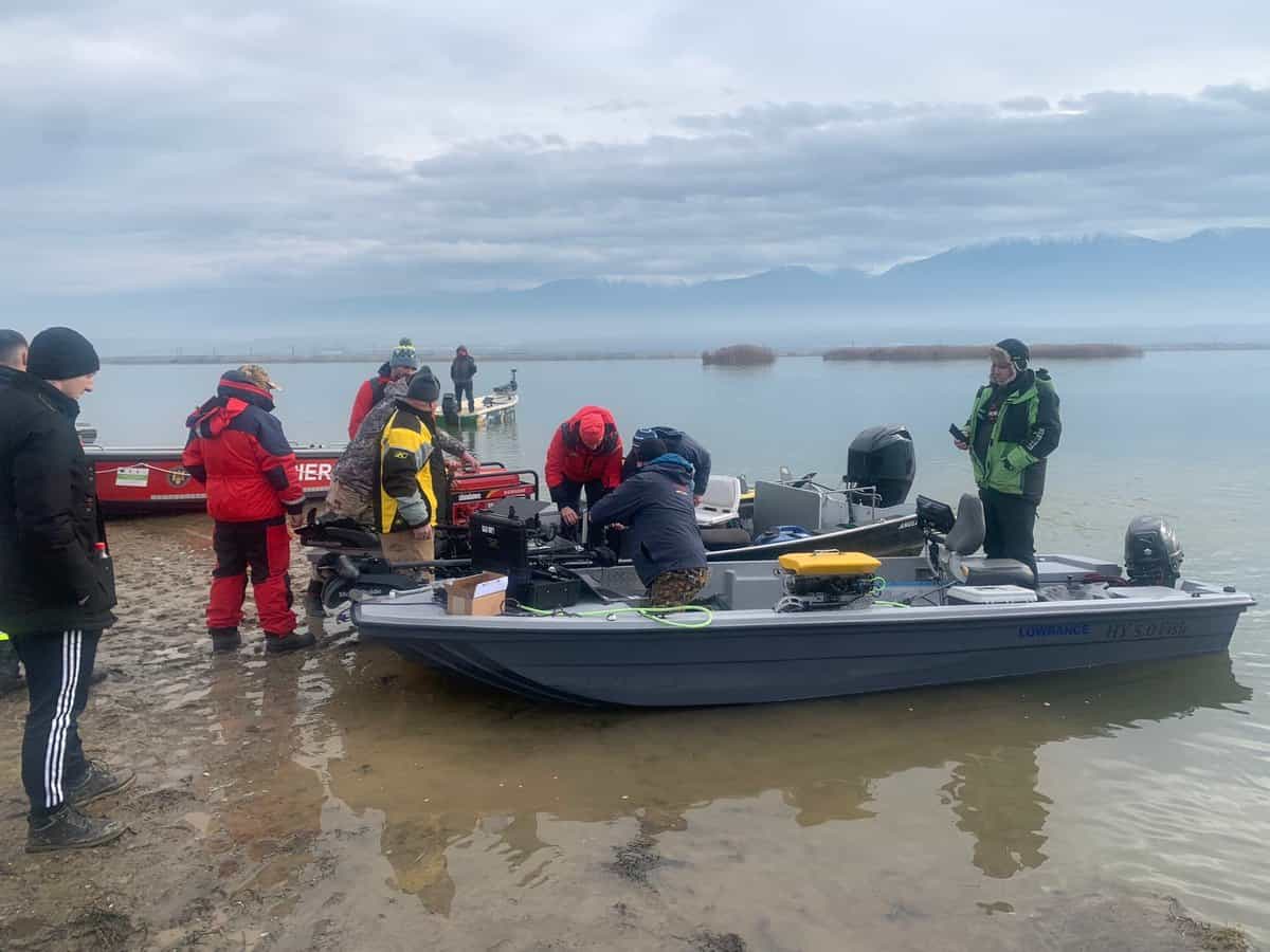 foto: pescarul care s-a înecat în olt la bradu, găsit de experții americani