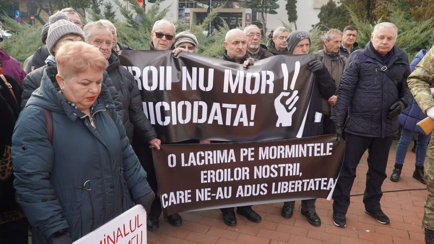 video protest pașnic la depunerea de coroane de la sibiu, la 33 de ani de la revoluție - „am plătit cu sânge acest altar al libertății”