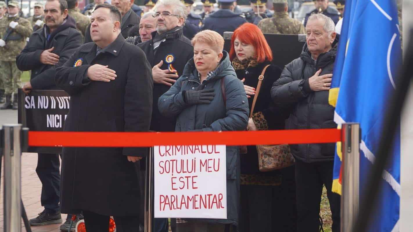 video protest pașnic la depunerea de coroane de la sibiu, la 33 de ani de la revoluție - „am plătit cu sânge acest altar al libertății”