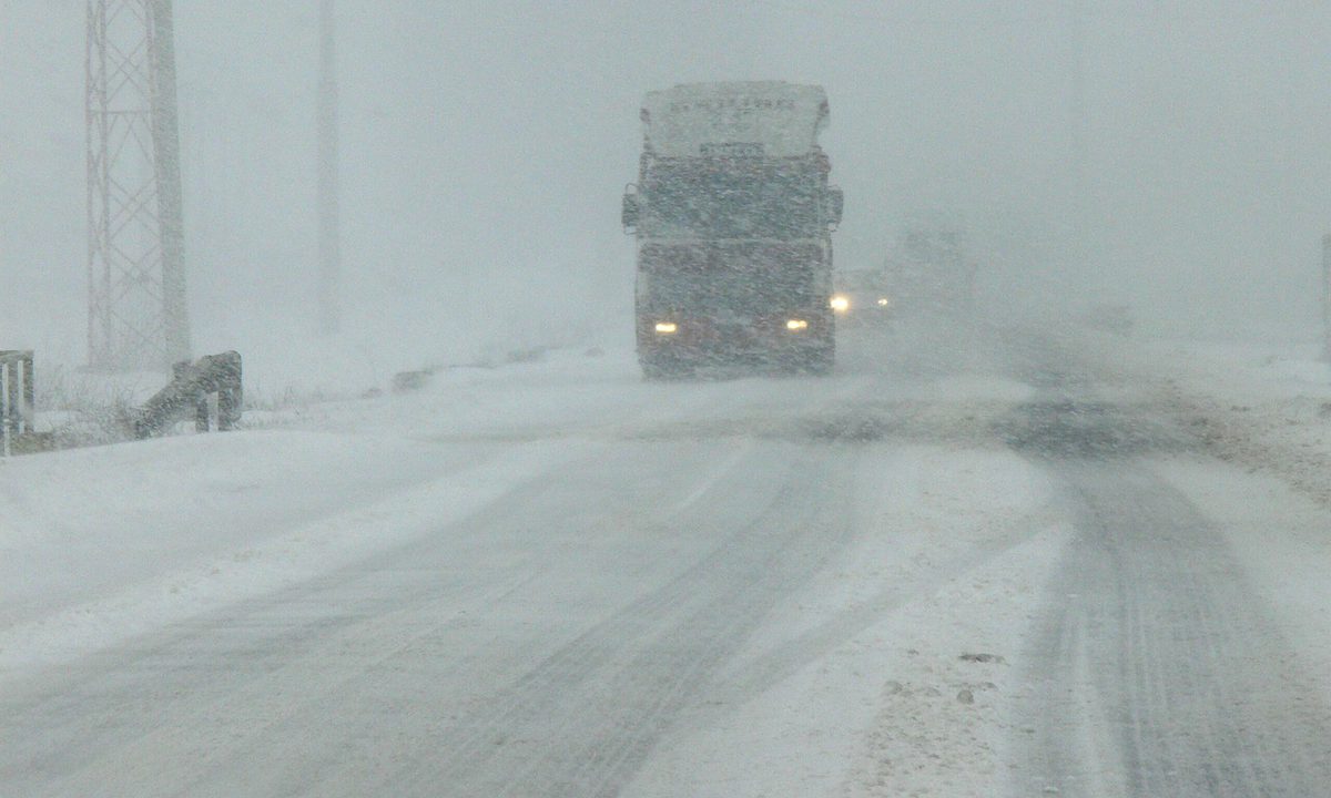 drumuri naționale și județene blocate din cauza zăpezii - sibiul a ieșit de sub codul galben de ninsori