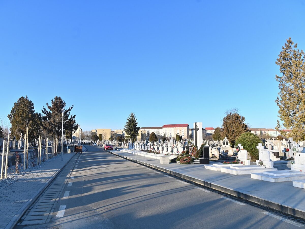 șantier în cimitirul municipal. primăria modernizează aleea dintre calea cisnădiei și aleea eroilor 