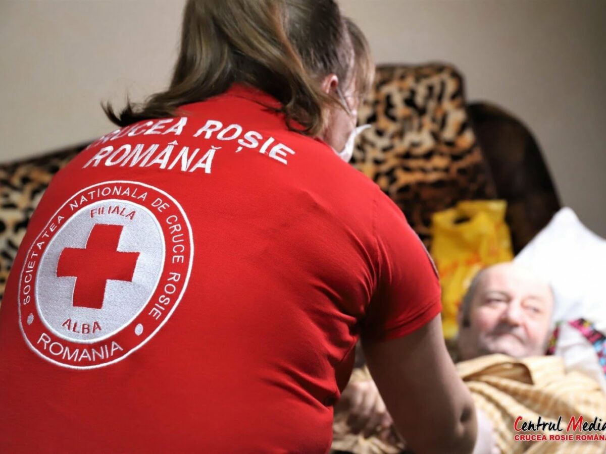 crucea roșie sibiu organizează un curs de îngrijtor la domiciliu
