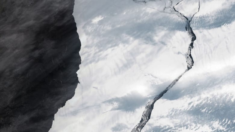 video un iceberg gigantic de peste 1.500 kilometri pătrați s-a desprins din antartica