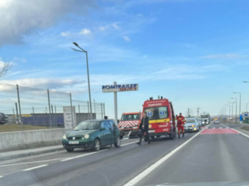 accident pe strada salzburg - șoferiță de 20 de ani, dusă la spital