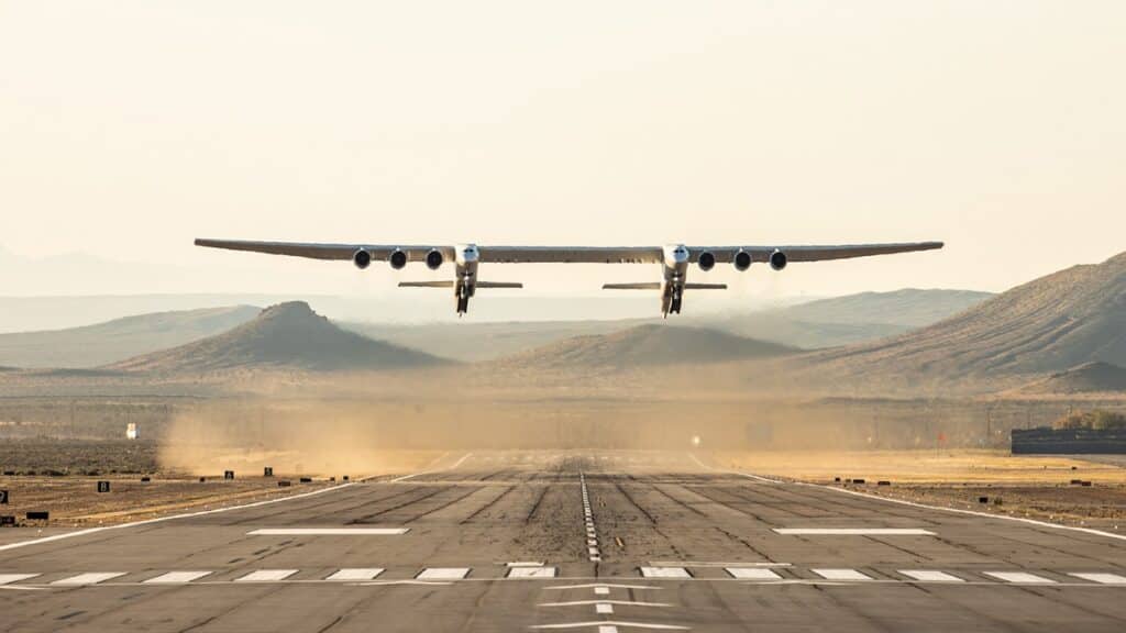 video cum arată cel mai mare avion din lume - este dotat cu 6 motoare boeing