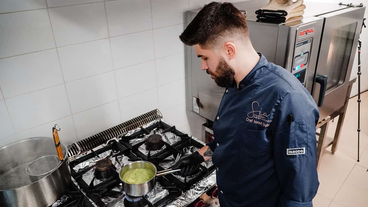 foto video bucătarul din sibiu care a gătit pentru donald trump - ionuț buta a lucrat și într-un restaurant cu o stea michelin