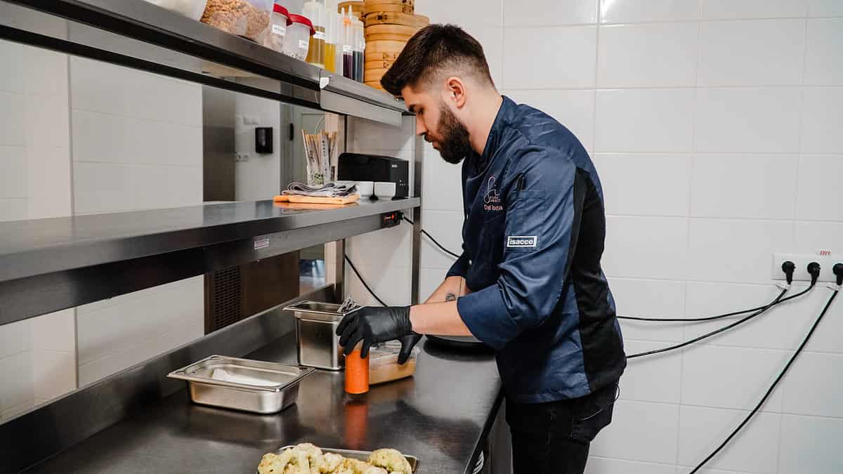 foto video bucătarul din sibiu care a gătit pentru donald trump - ionuț buta a lucrat și într-un restaurant cu o stea michelin