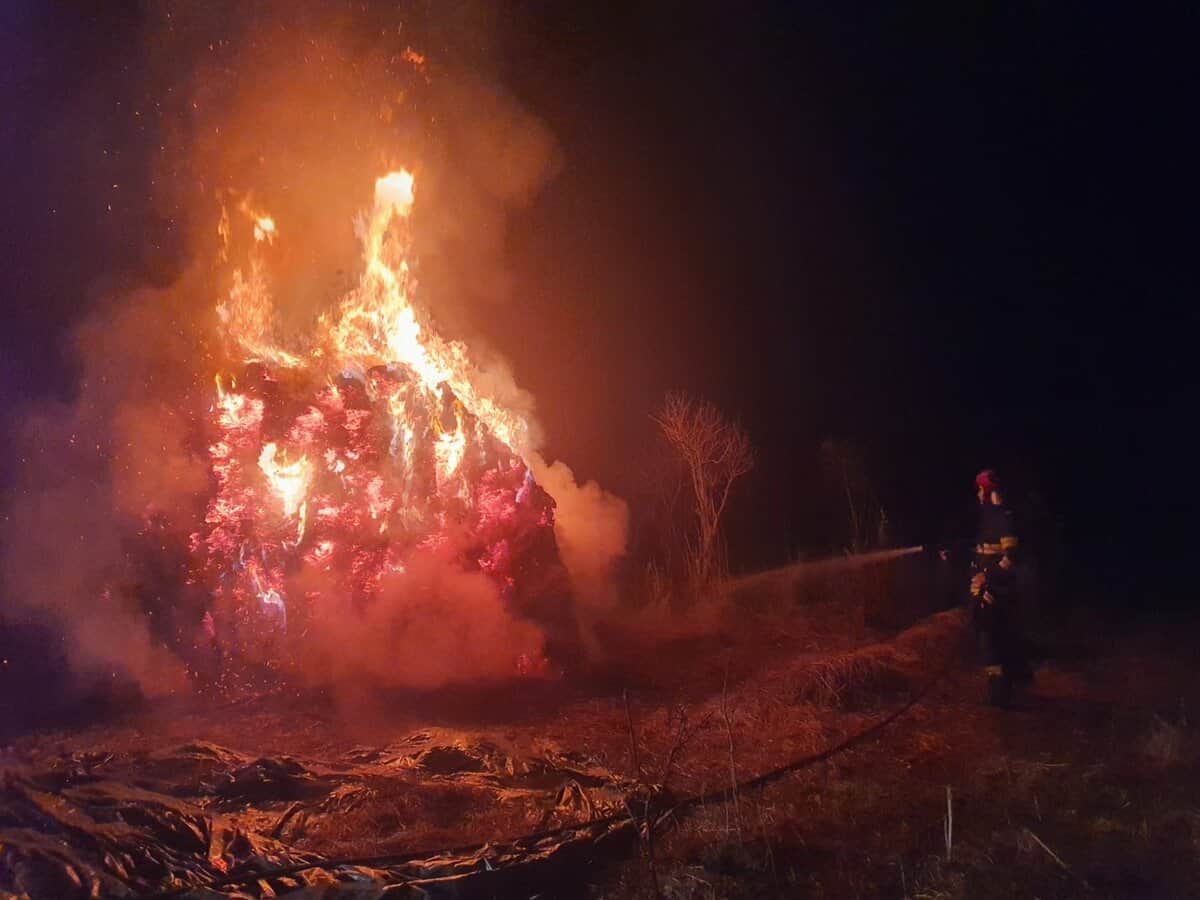 patru incendii în weekend la sibiu - trei s-au produs la gospodării din cisnădie, tălmaciu și șelimbăr, iar unul la o șură din avrig