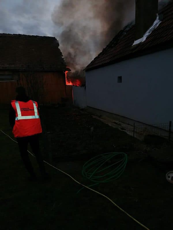 Incendiu în comuna Bârghiș - Trei gospodării au fost afectate