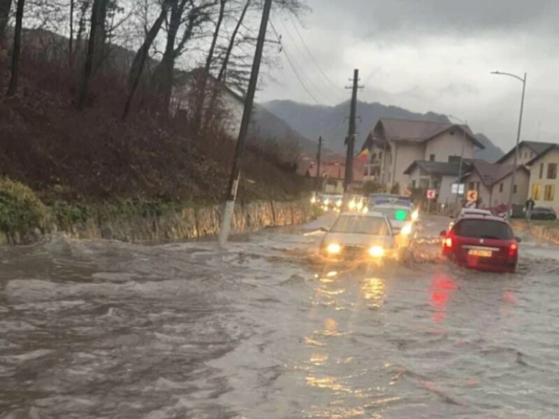 circulația rutieră este în continuare oprită pe dn7 la călimănești - partea carosabilă a fost inundată