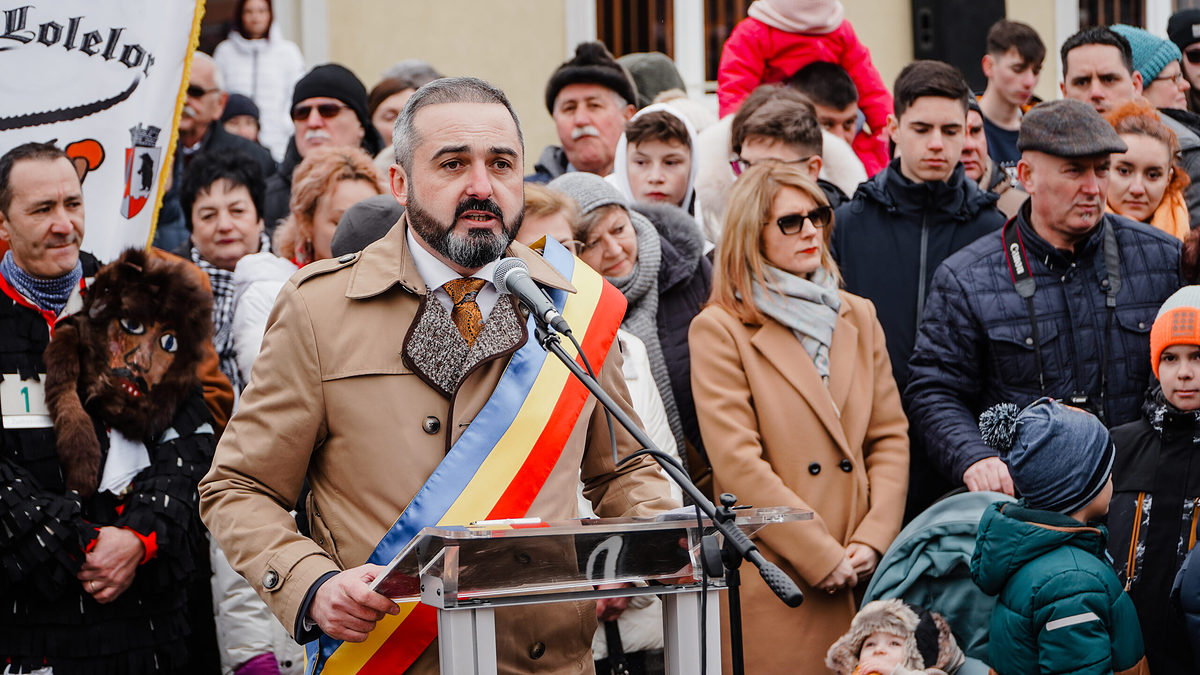 foto video fuga lolelor la agnita, un succes în 2023 - sute de lole au făcut paradă și au dansat în centrul orașului urmărite de mii de oameni