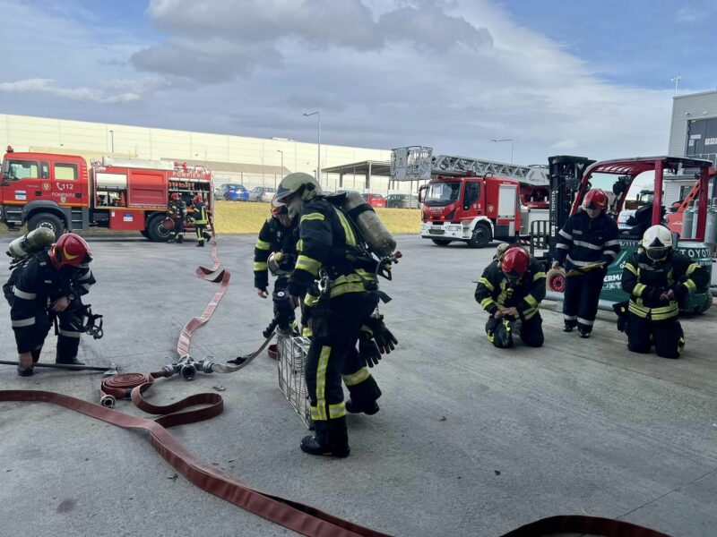 foto: simulare de incendiu la o fabrică din zona industrială vest