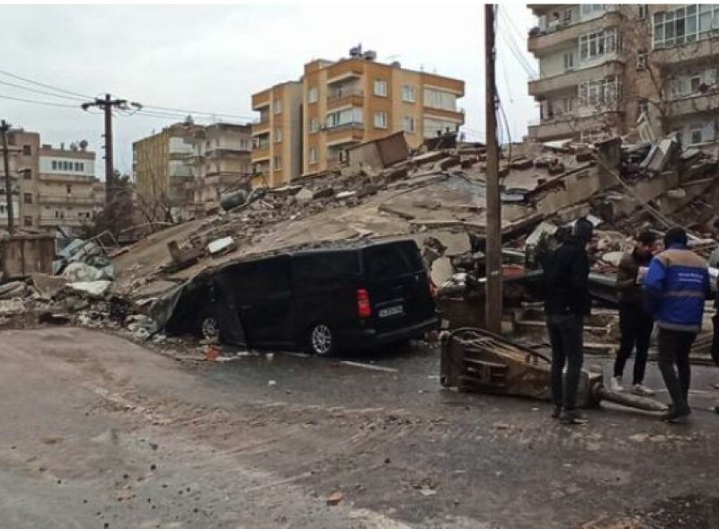 numărul victimelor din turcia crește de la o oră la alta - aproape 5.000 de morți în urma seismelor