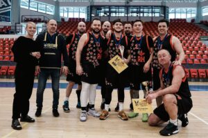 Liga Sibiană de baschet prinde la public - OldBoys a cucerit din nou trofeul