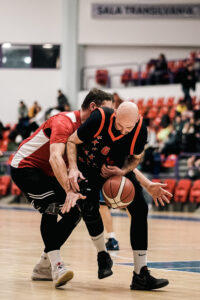 Liga Sibiană de baschet prinde la public - OldBoys a cucerit din nou trofeul