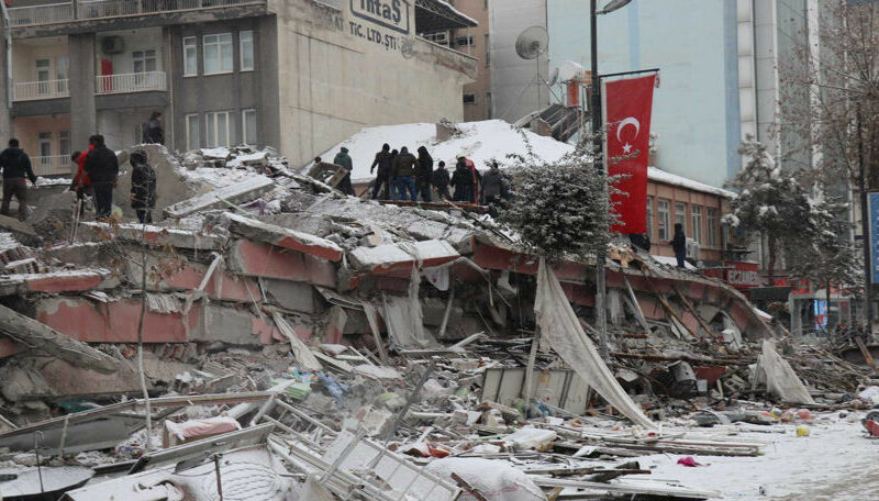 dezastrul din turcia la cote maxime - numărul morților se apropie de 8.000