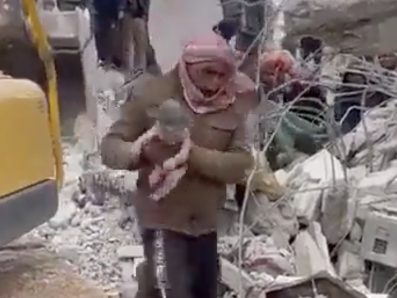 miracolul vieții - un copil se naște sub ruinele din alep după cutremurele din turcia și siria video