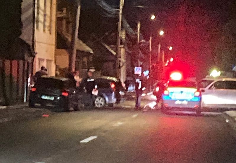 foto: accident pe strada vasile aaron din sibiu - un șofer nu a acordat prioritate în intersecție