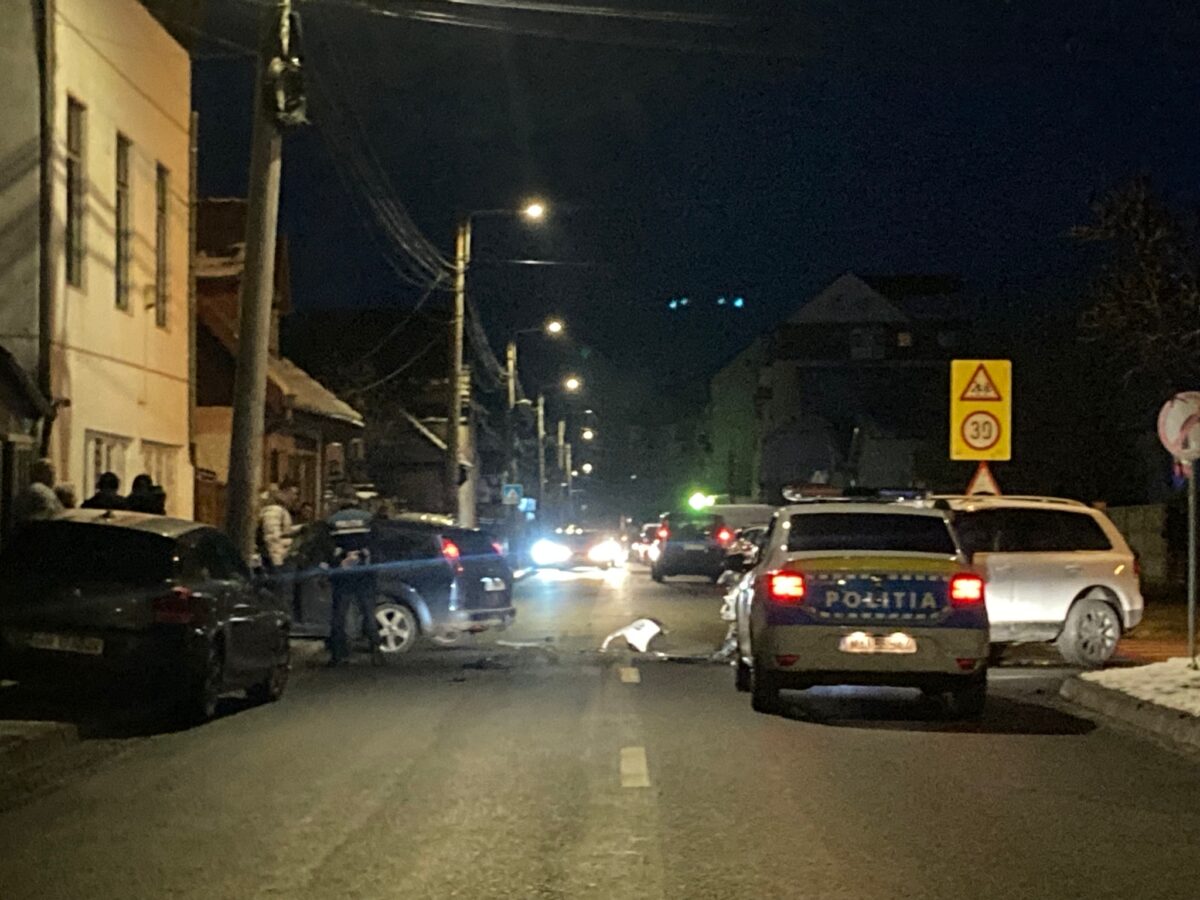 foto: accident pe strada vasile aaron din sibiu - un șofer nu a acordat prioritate în intersecție