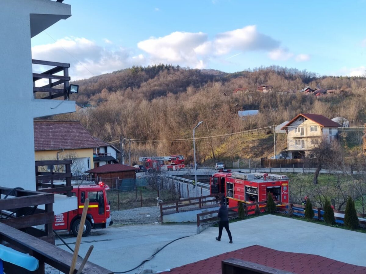 foto: incendiu la o pensiune din călimănești - nu erau turiști cazați