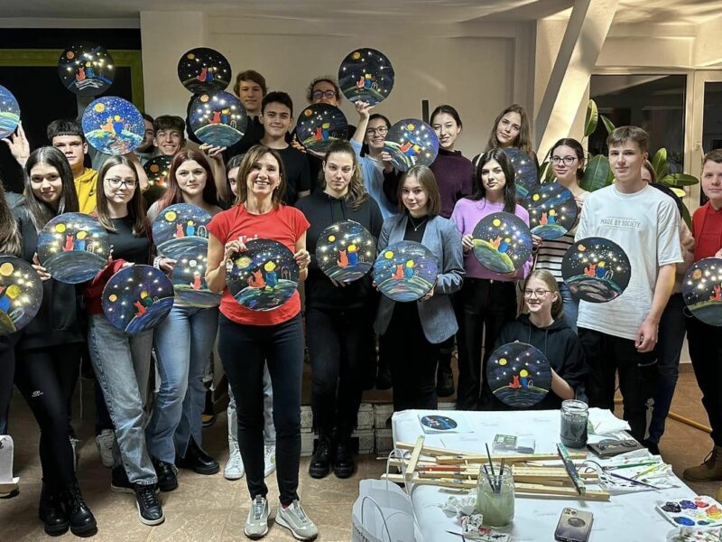 foto: carmen iohannis și-a dus elevii la un atelier de pictură 