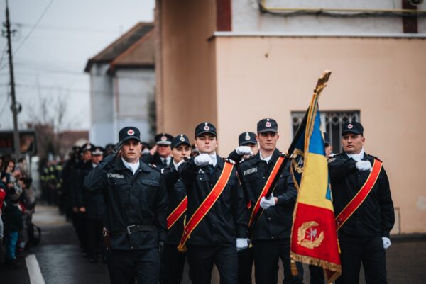 foto: ceremonie la isu sibiu – șaizeci de pompieri au depus jurământul