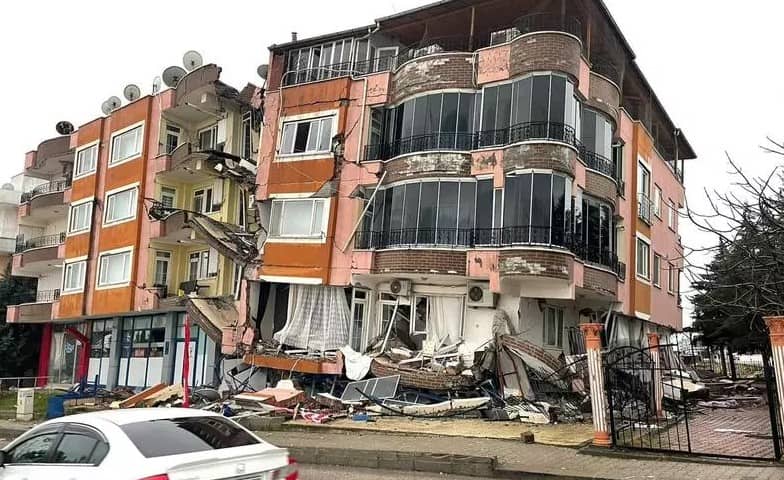 video - momentul prăbușirii unor blocuri în timpul cutremurelor din turcia - numărul morților a trecut de 1.500 de persoane