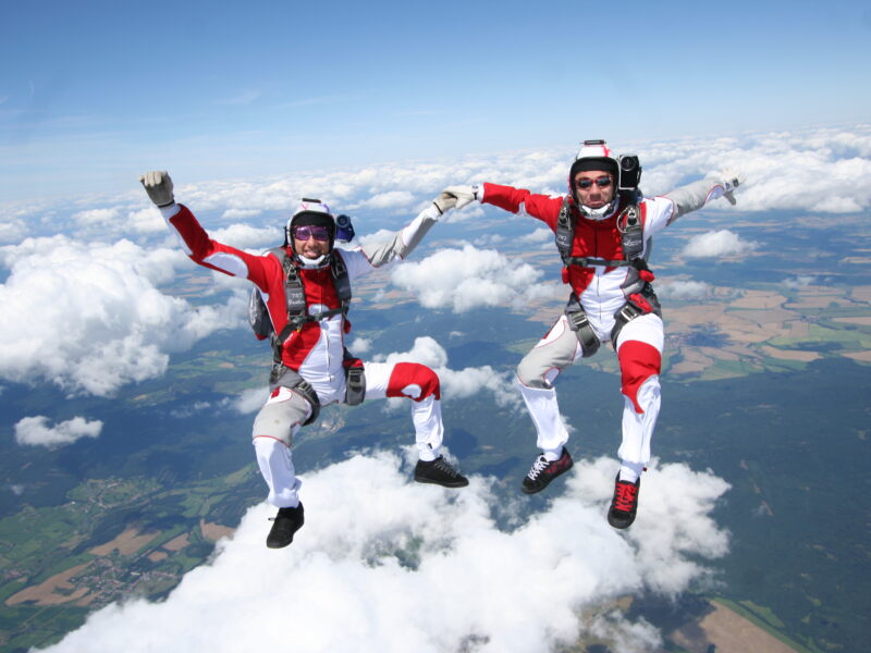 cursuri gratuite de pilotaj și parașutism la sibiu – se pot înscrie cei cu vârsta până în 23 de ani