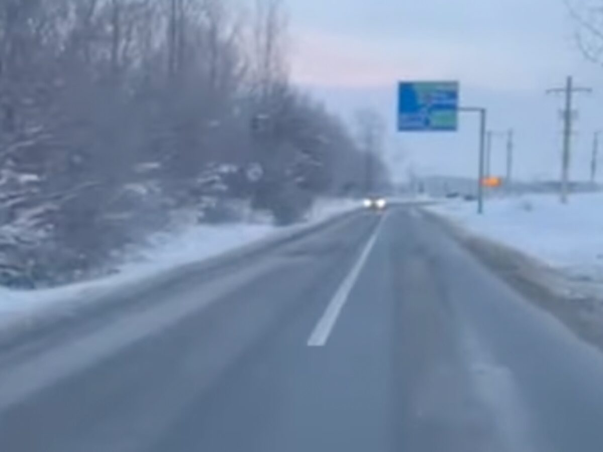 video: drumul județean dintre cisnădie și șelimbăr a fost curățat de zăpadă