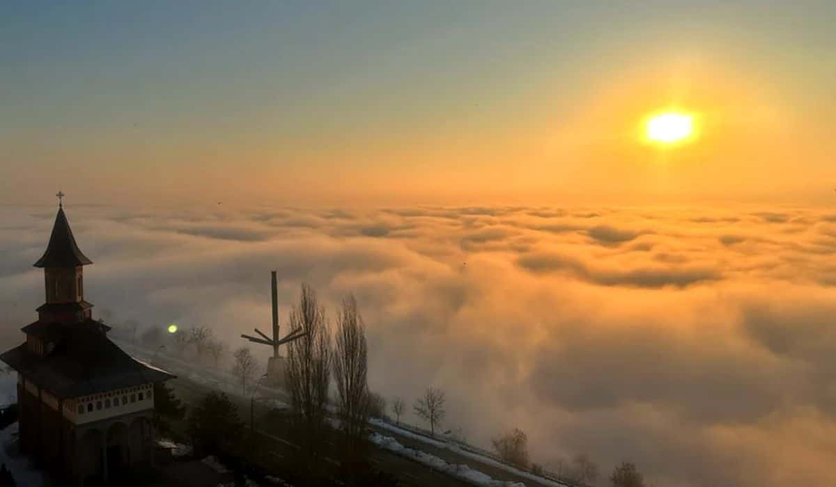 video imagini spectaculoase cu dunărea în clocot - a fost acoperită de nori de aburi