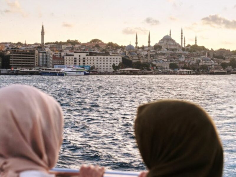 un feribot din istanbul a devenit „locuință plutitoare” - adăpostește peste 1200 de persoane