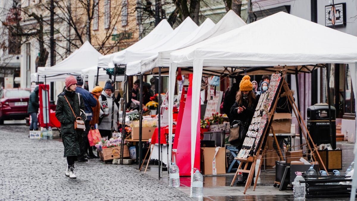 Primăria a deschis sesiunea de înscrieri pentru comercianții stradali de Sfântul Valentin, 1 și 8 martie