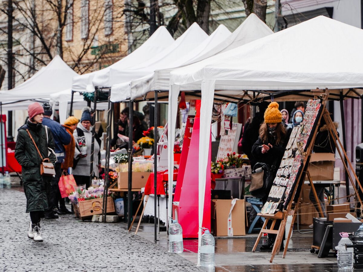 Primăria a deschis sesiunea de înscrieri pentru comercianții stradali de Sfântul Valentin, 1 și 8 martie